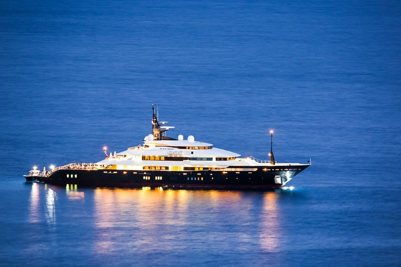 ALFA NERO Yacht • Oceanco • 2007 • Owner Andrey Guryev ALFA NERO Yacht - Oceanco - 2007 - Propriétaire Andrey Guryev