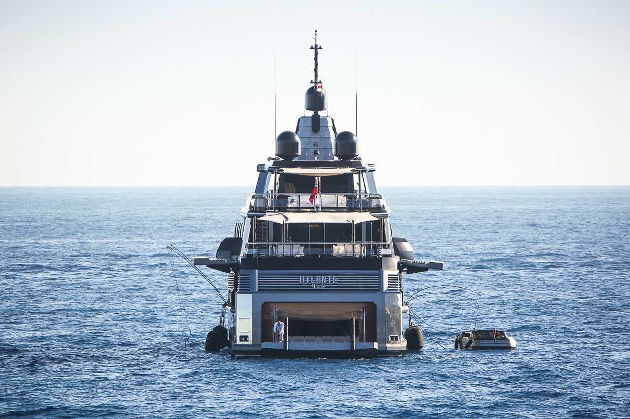 yacht atlante moncler