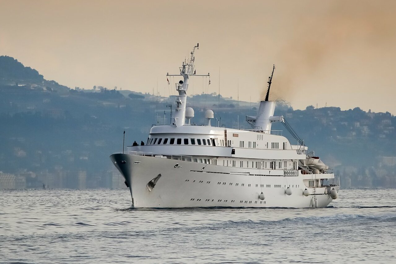 yate Atlantis II - 116m - Hellenic Shipyards - Niarchos family