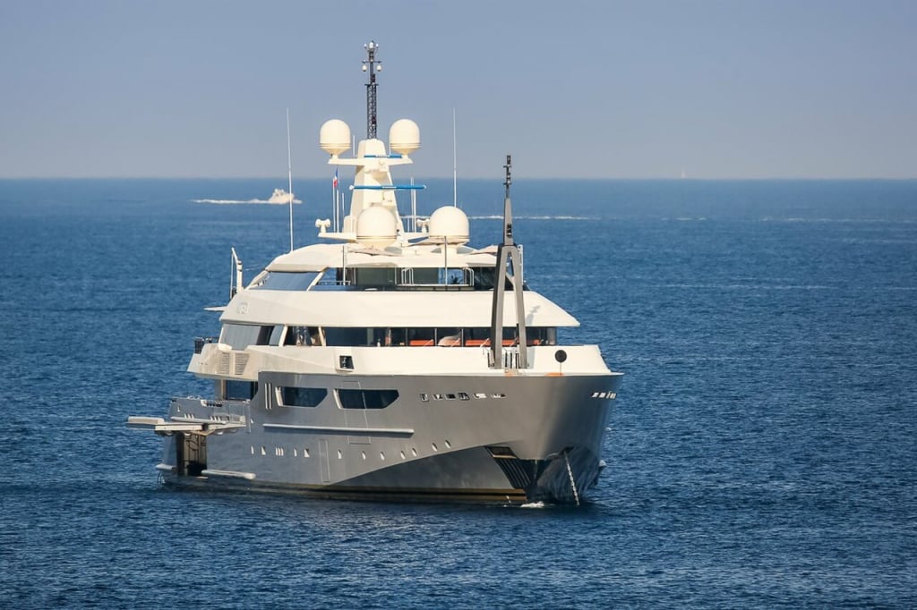 who owns the azteca yacht