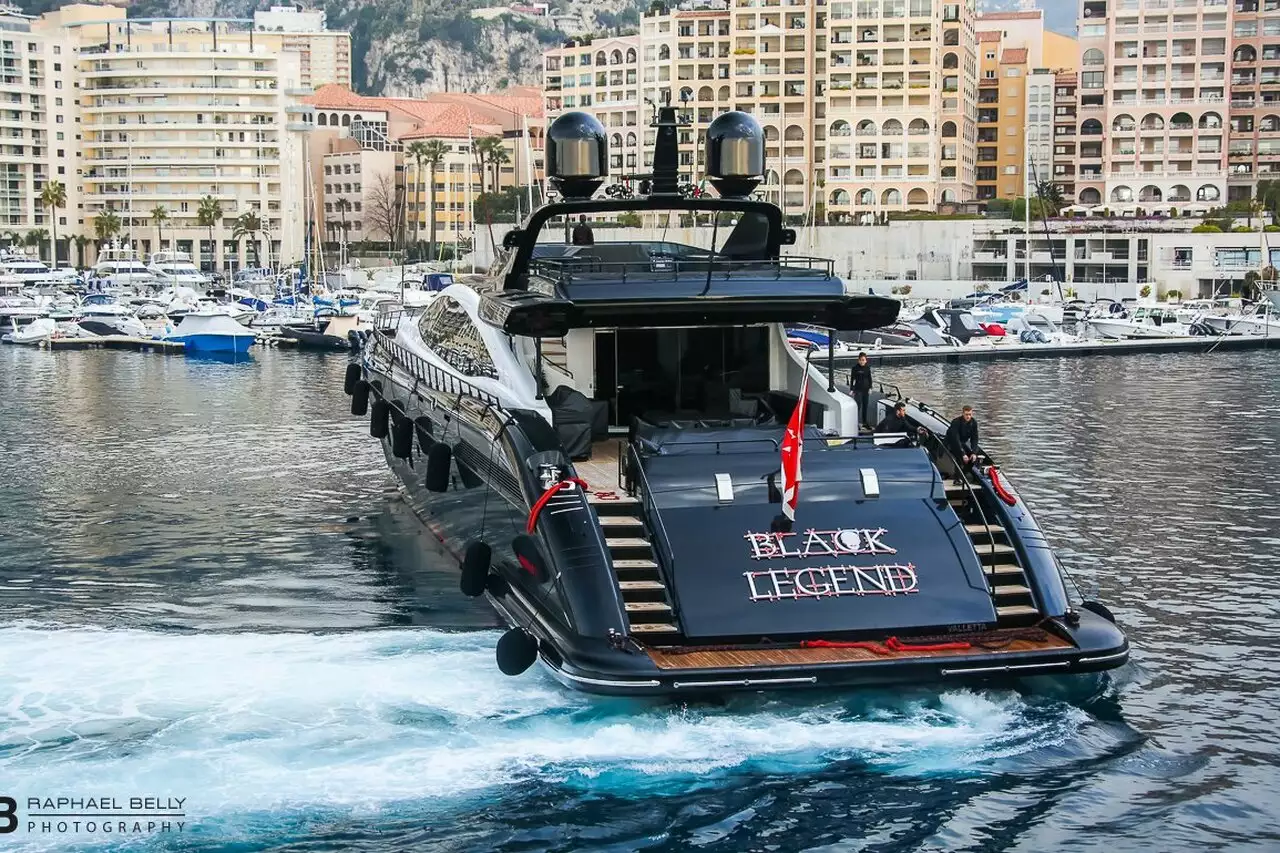 jacht Black Legend - 50m - Overmarine
