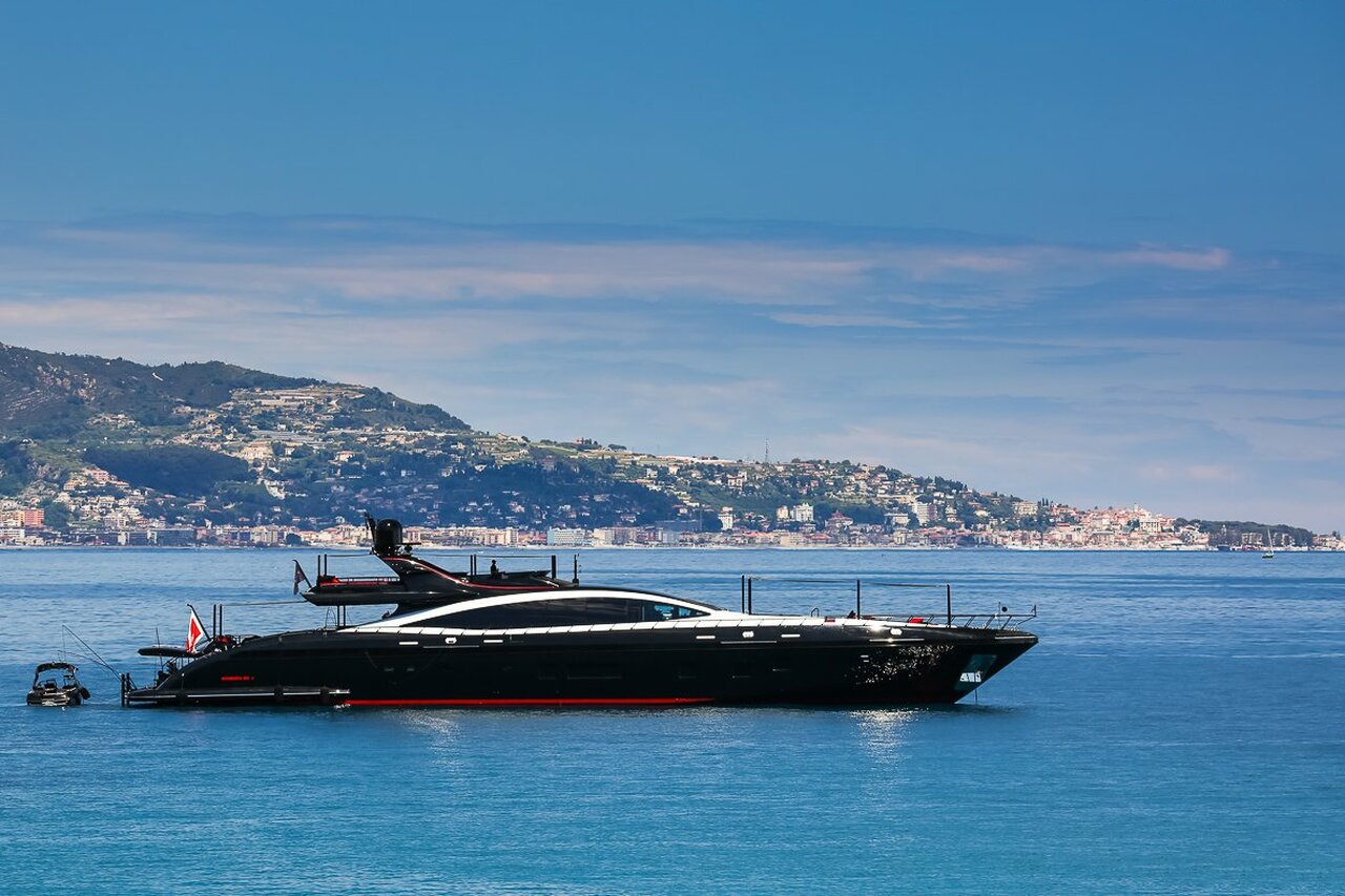 Yacht Black Legend - 50m - Overmarine