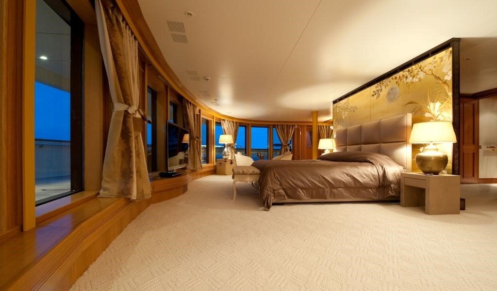yacht Boadicea interior