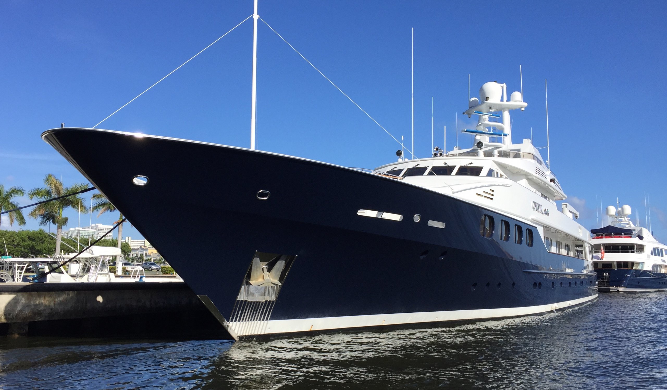 يخت CHANTAL MA VIE • Feadship • 1993 • المالك تومي باجويل