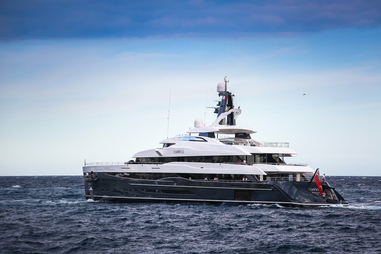 M'BRACE Yacht • Abeking & Rasmussen • 2018 • Propriétaire Lloyd Dorfman