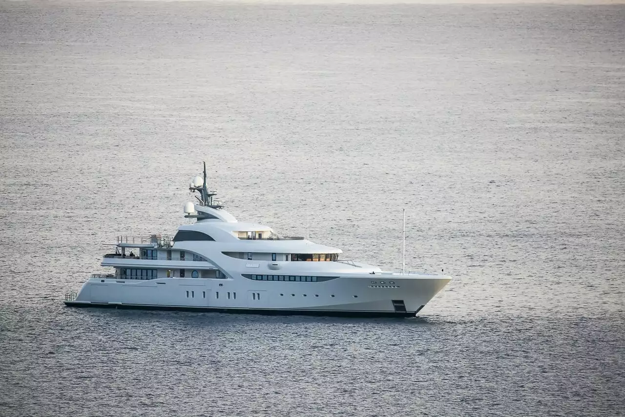 GRACEFUL Yacht • Blohm Voss • 2014 • 82m • Proprietario Vladimir Putin