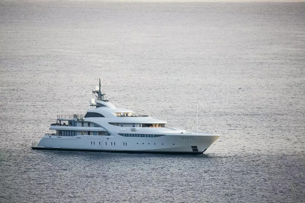 GRACEFUL Yacht • Blohm Voss • 2014 • 82m • Propriétaire Vladimir Poutine