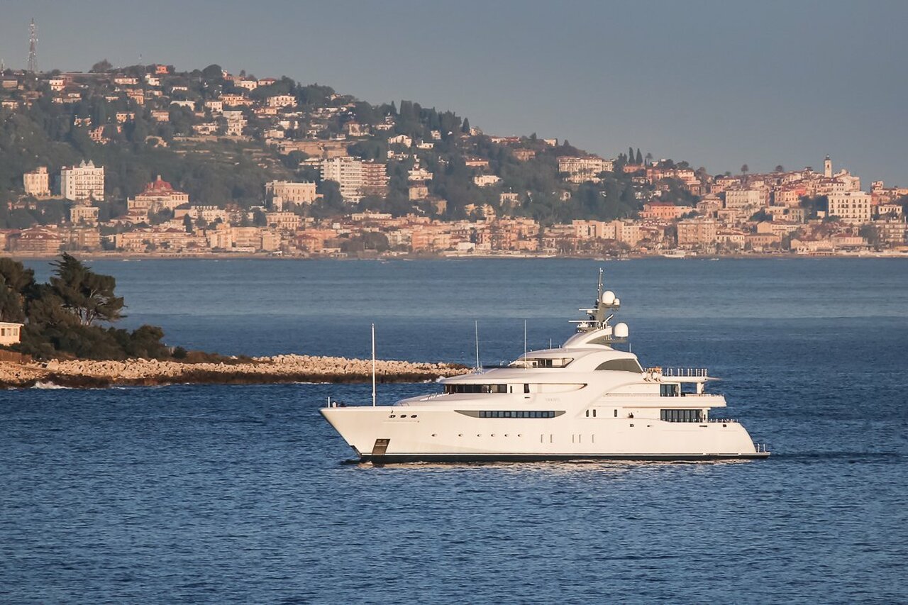 GRACEFUL Yacht • Blohm Voss • 2014 • 82m • Propriétaire Vladimir Poutine