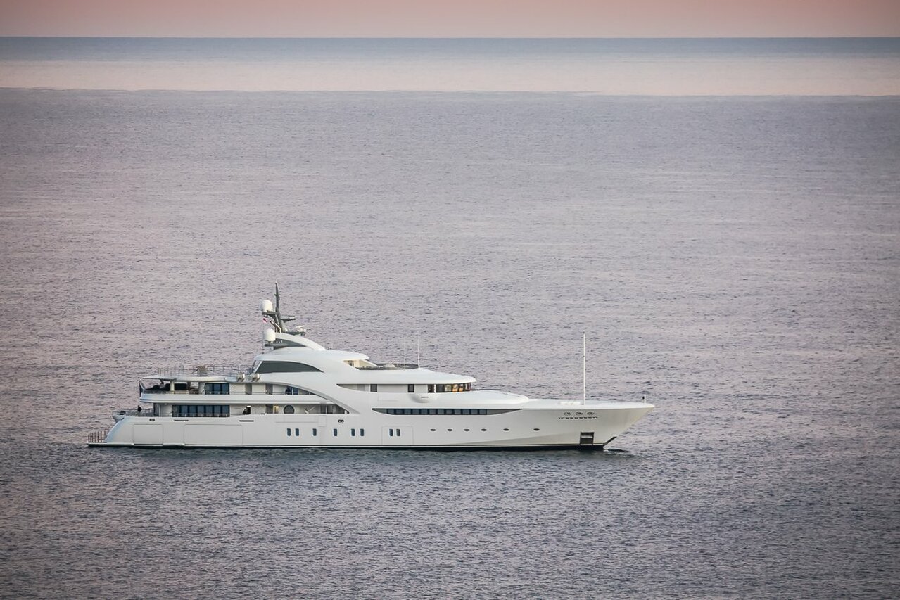 Kosatka Yacht • Blohm Voss • 2014 • 82 m • Eigner Wladimir Putin