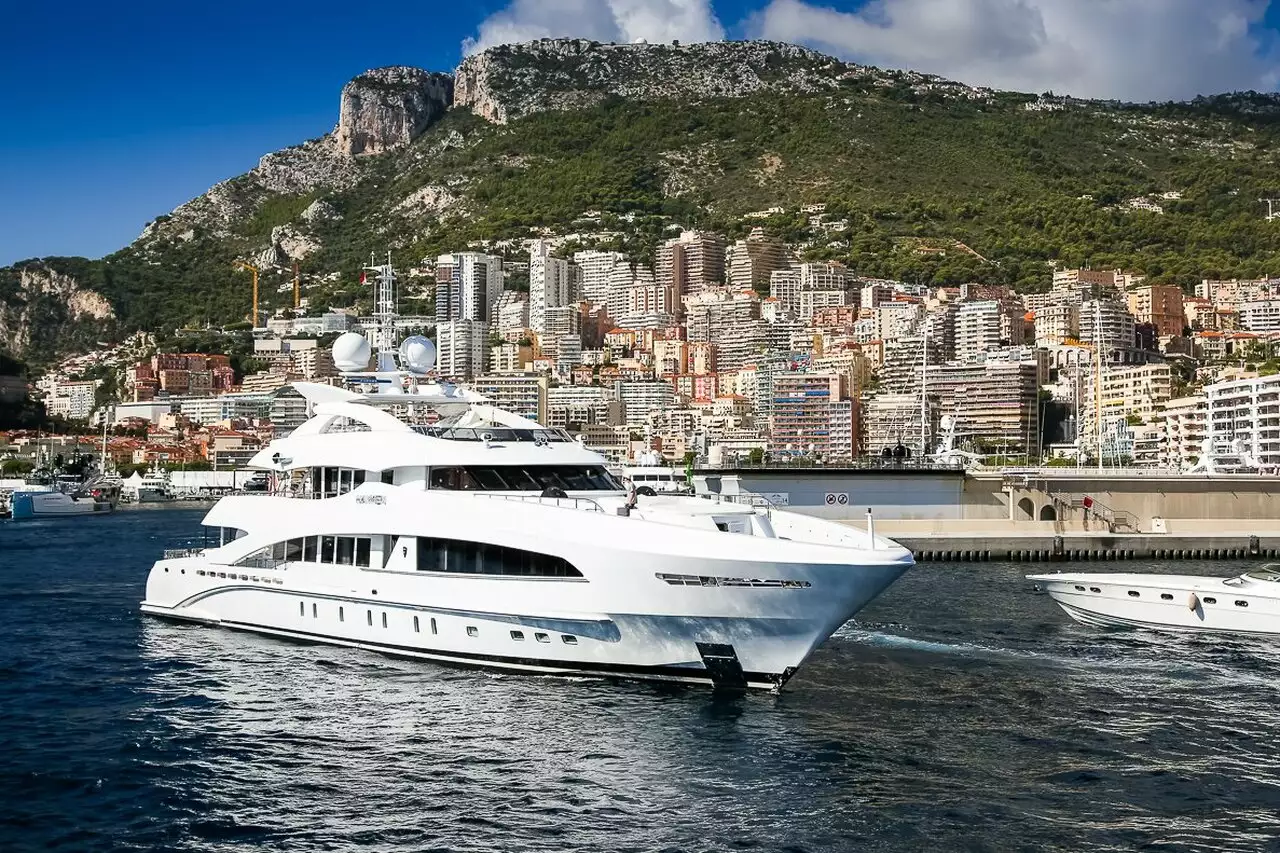 COMO Yacht • (Hayken) • Heesen • 2014 • Proprietário Neville Crichton