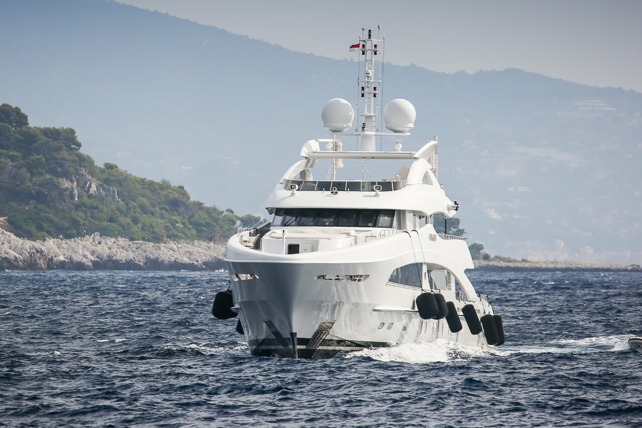 Yate COMO • (Hayken) • Heesen • 2014 • Propietario Neville Crichton