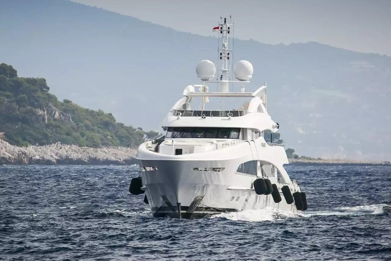 COMO Yacht • (Hayken) • Heesen • 2014 • Proprietário Neville Crichton