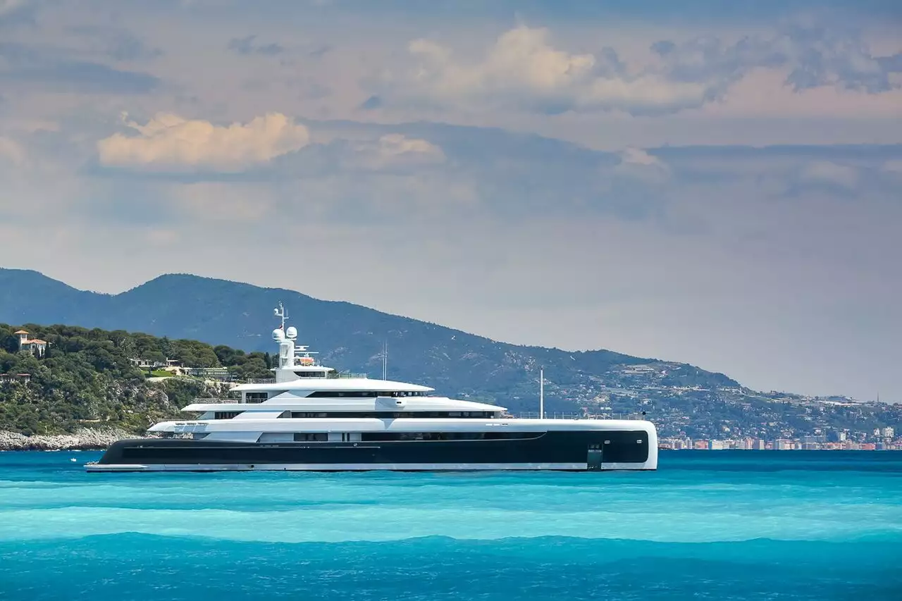 yacht Illusion Plus – 89m – Pride Mega Yachts