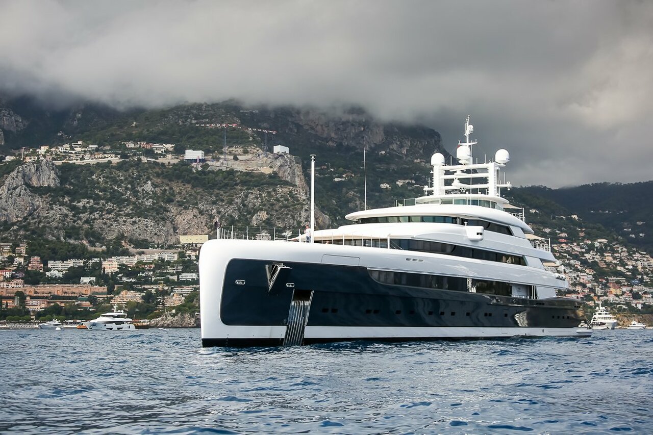 yacht Illusion Plus – 89m – Pride Mega Yachts
