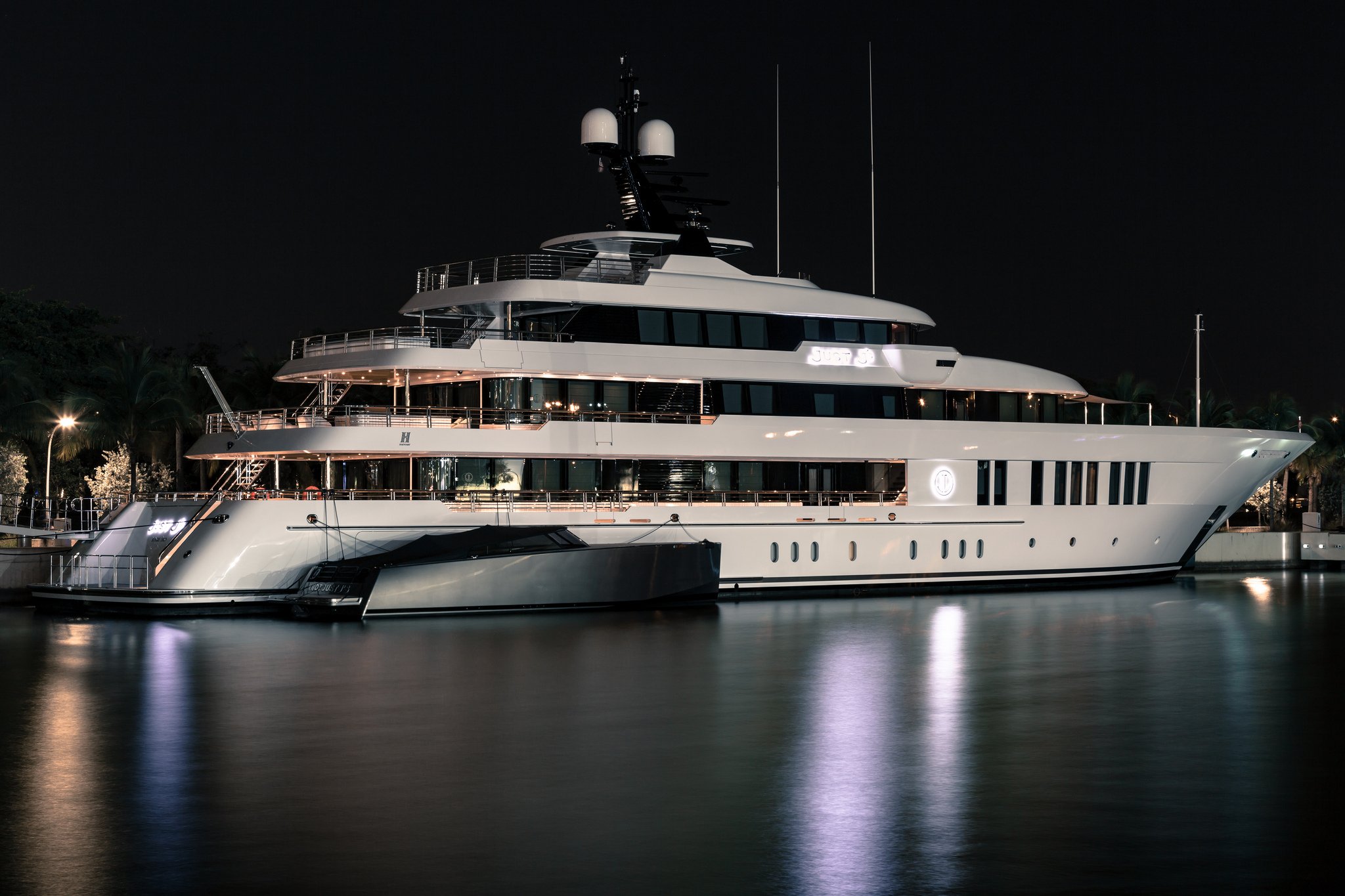 JUST J’s Yacht • Hakvoort • 2016 • Owner Jay Schottenstein