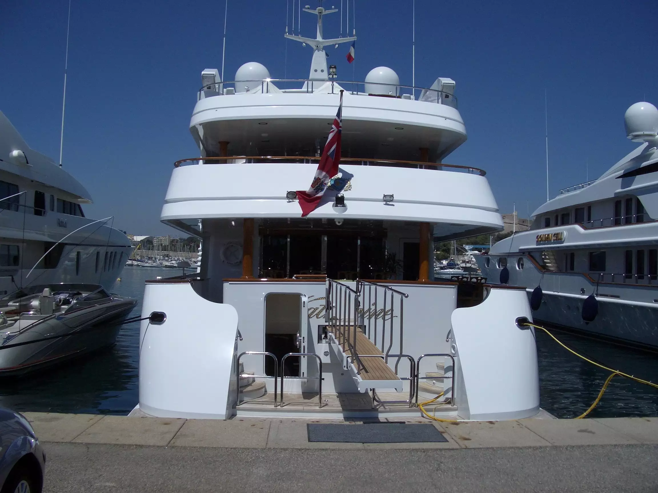 KATHARINE Yacht • CRN • 2000 • Owner Lee Anderson