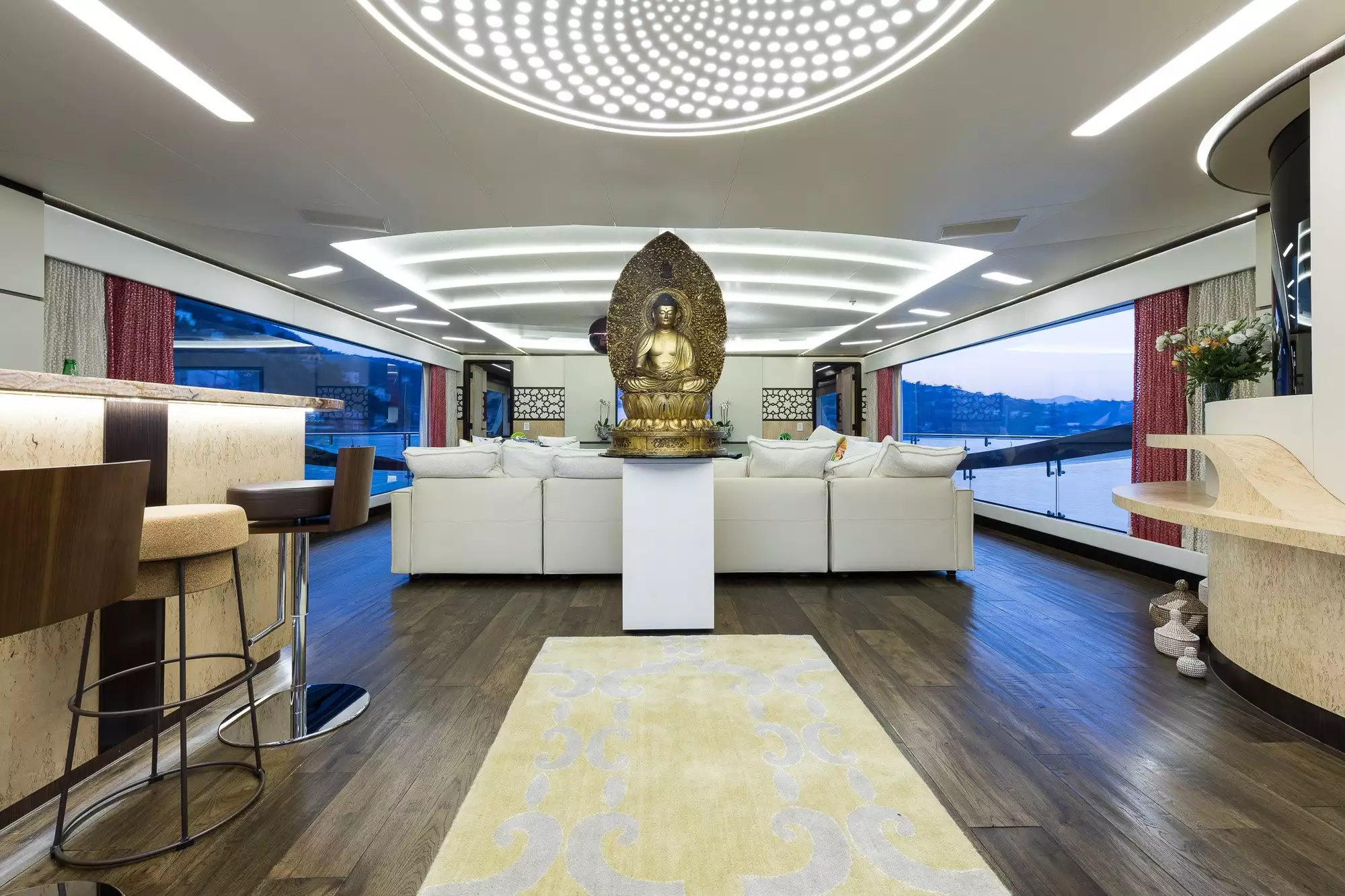 Interior do iate Palmer Johnson KHALILAH