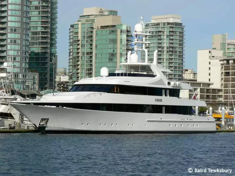 يخت KISSES • Feadship • 2000 • المالك نورمان برامان