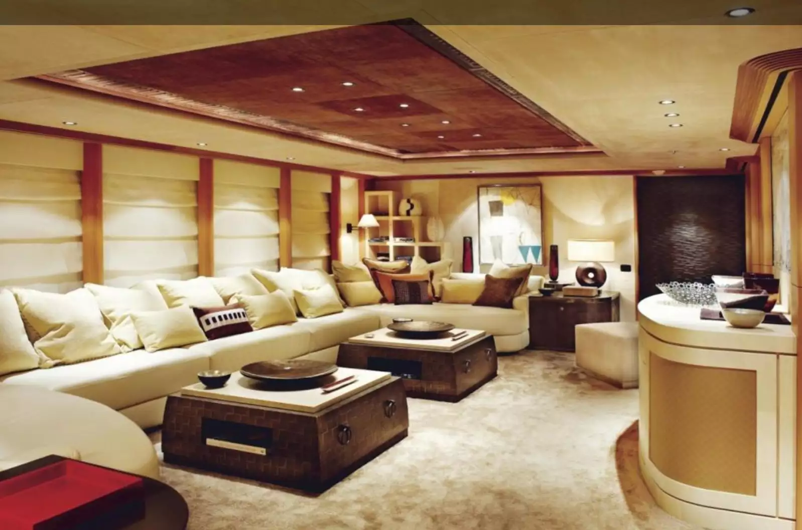 interior do iate Kogo