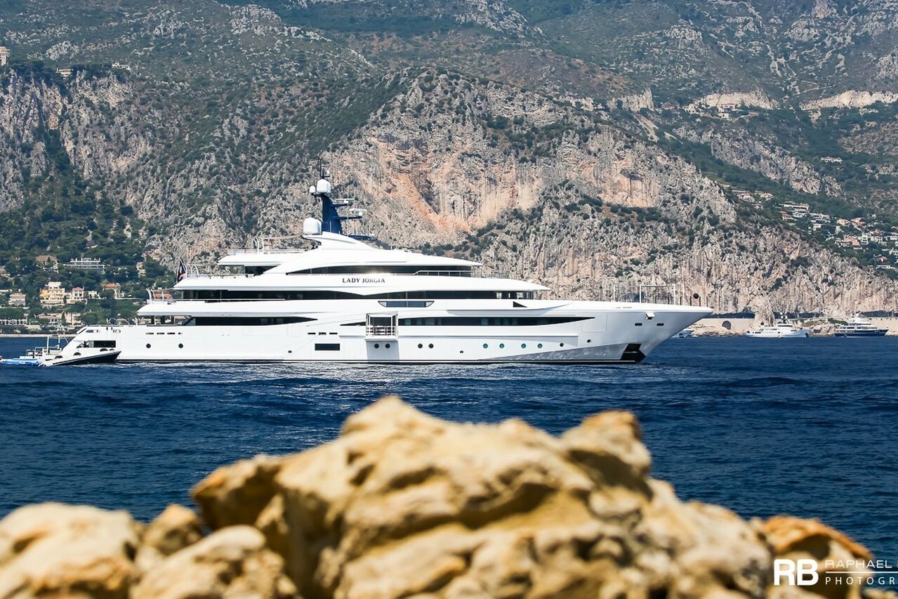 ANDREA Yacht • CRN • 2017 • Owner Steve Wynn