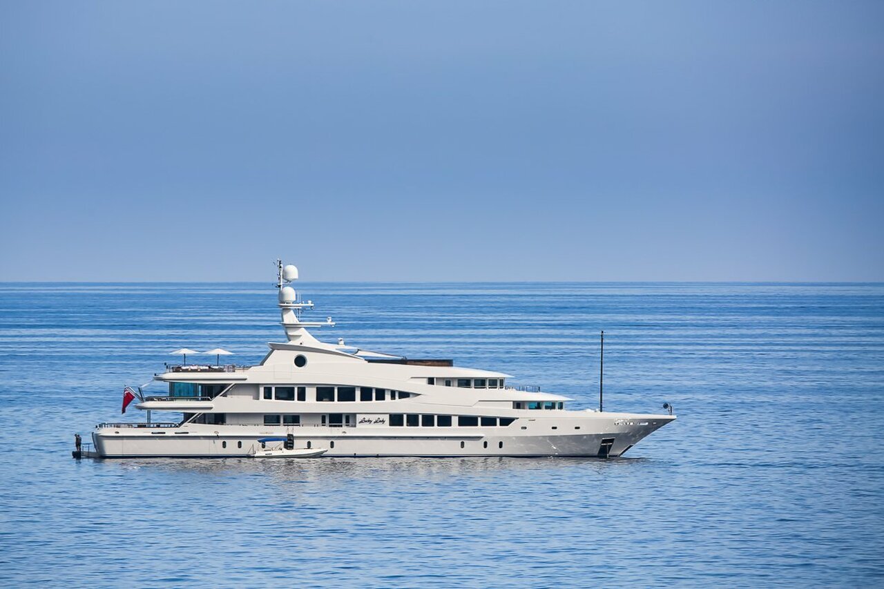 Yate LUCKY LADY • Oceanco • 2002 • Propietario Raymond Conrad