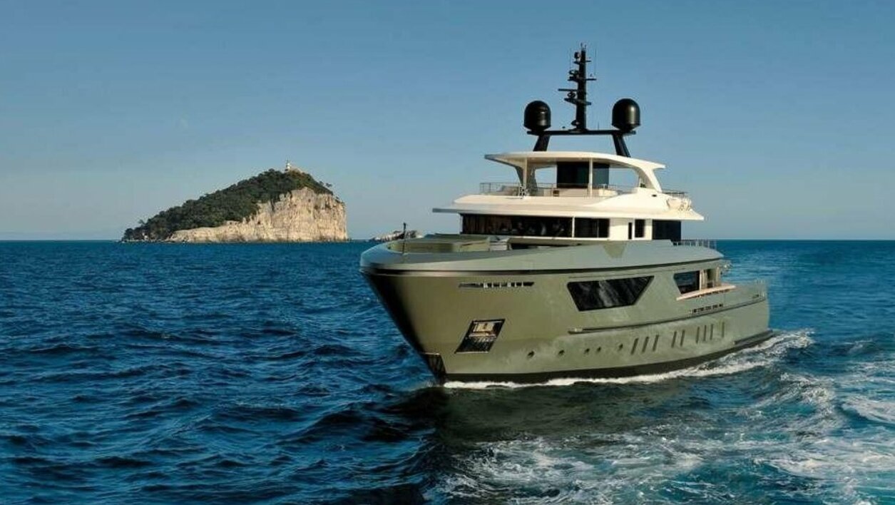 MOKA Yacht • San Lorenzo • 2015 • Propriétaire Jerry Seinfeld