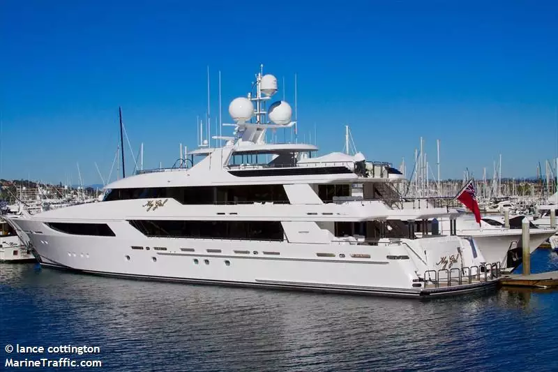 MY GIRL Yacht • Westport • 2016 • Owner Gary Chouest