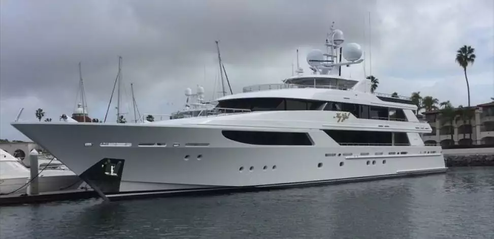 MY GIRL Yacht • Westport • 2016 • Owner Gary Chouest