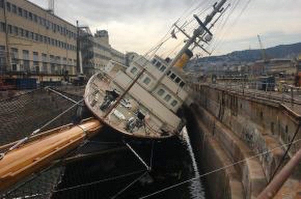 yacht NERO docking accident