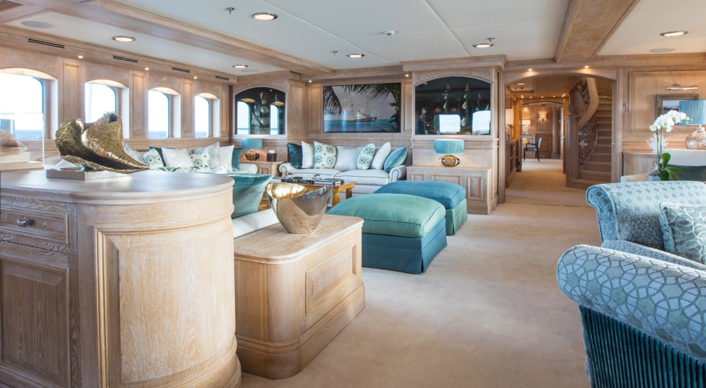 yacht nero interior