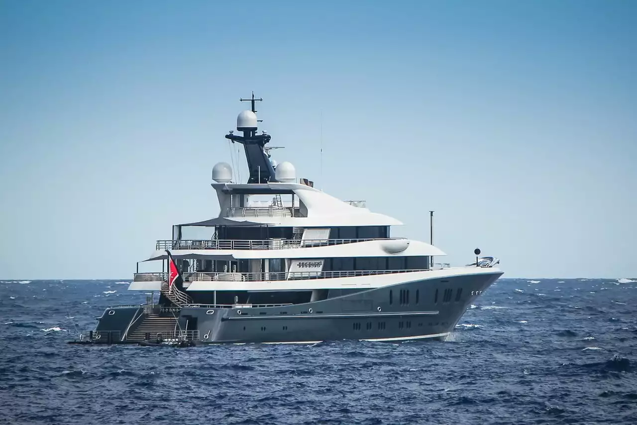 PHOENIX 2 Yacht • Lurssen • 2010 • Proprietario Sebastian Kulzcyk