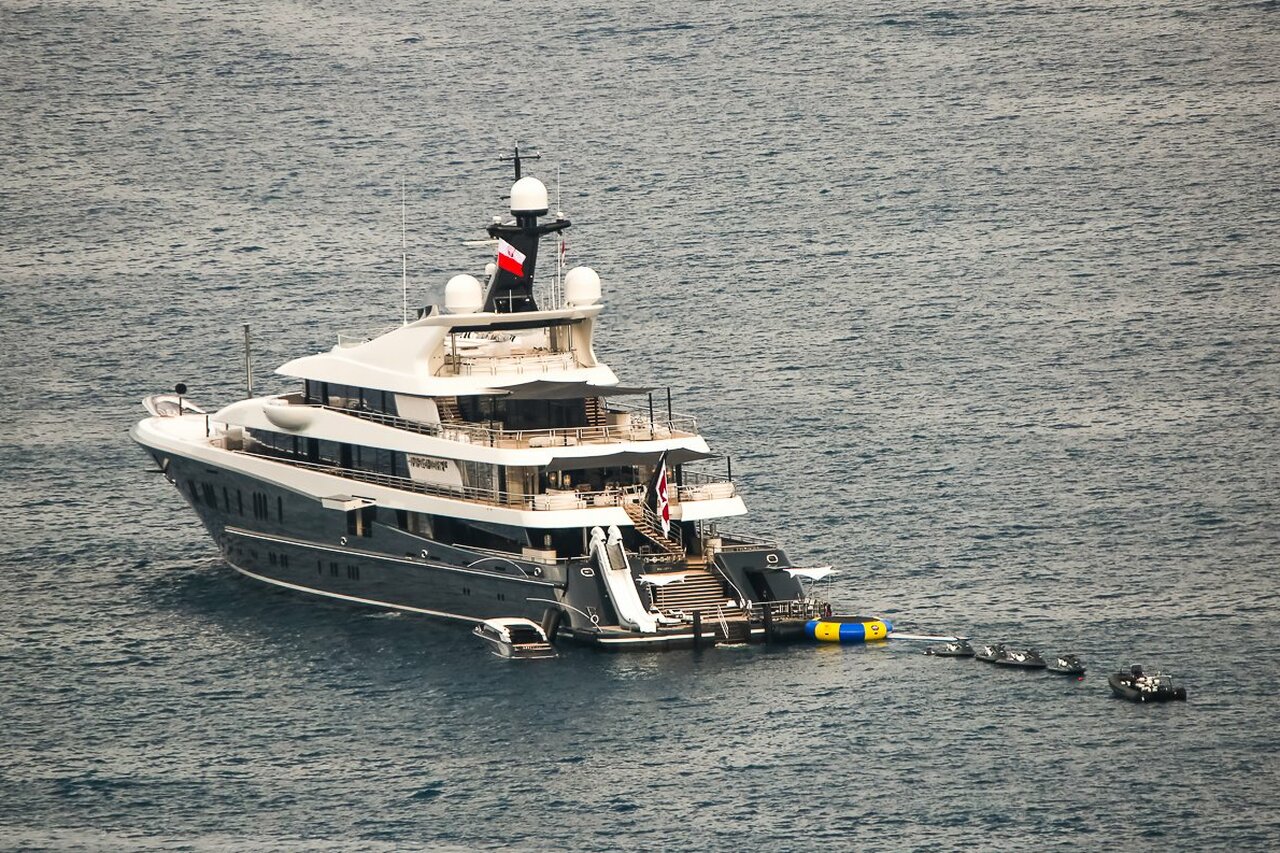 Яхта PHOENIX 2 • Lurssen • 2010 • Владелец Себастьян Кульзик