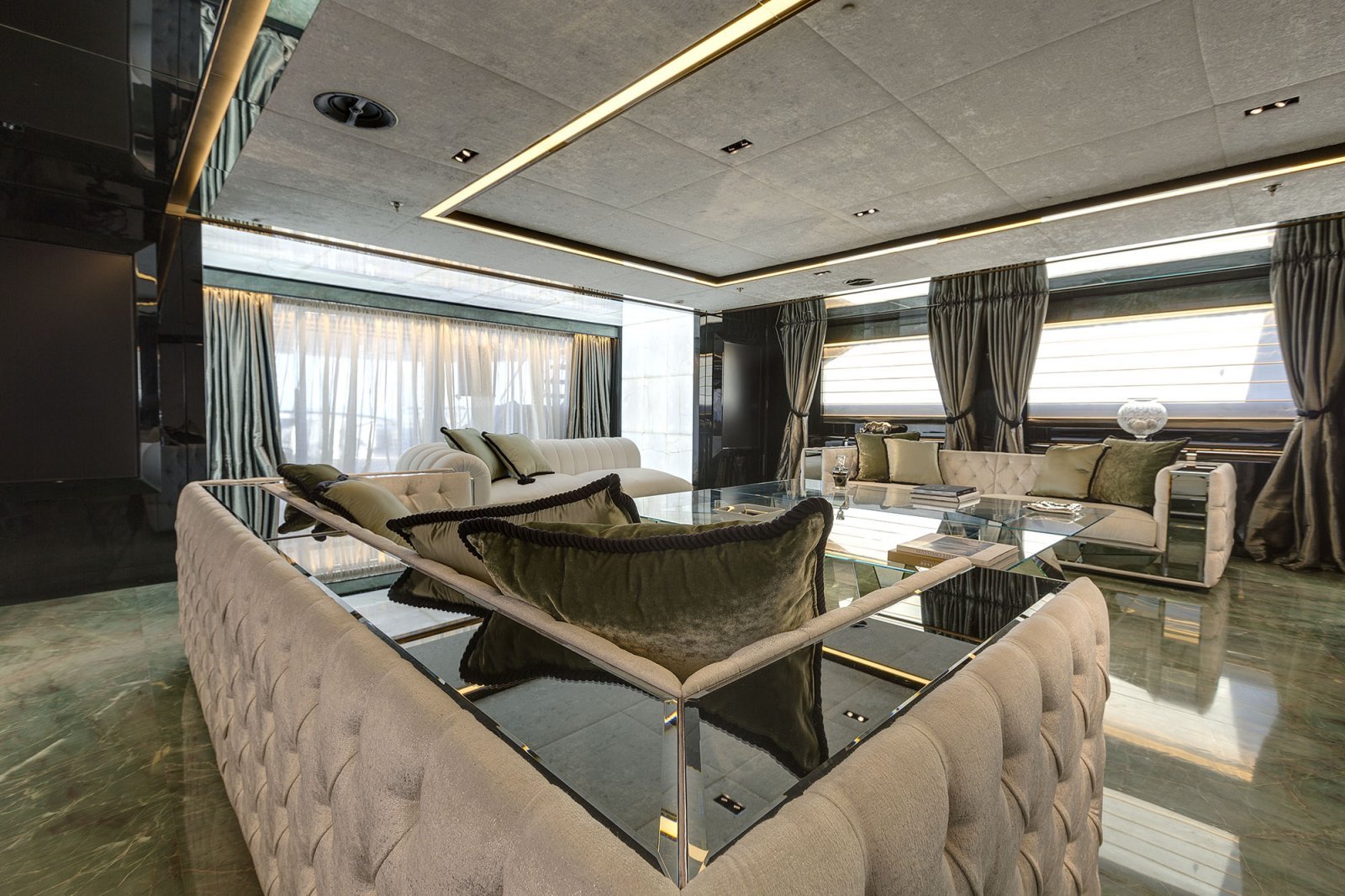 yacht Sarastar intérieur