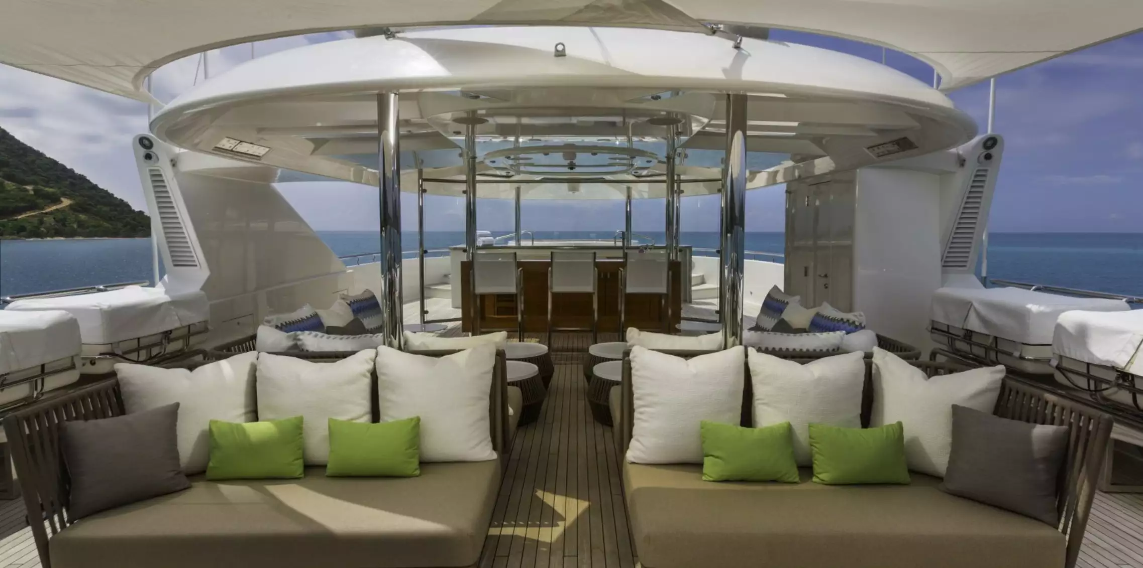 Westport Yacht BACCHUS interior