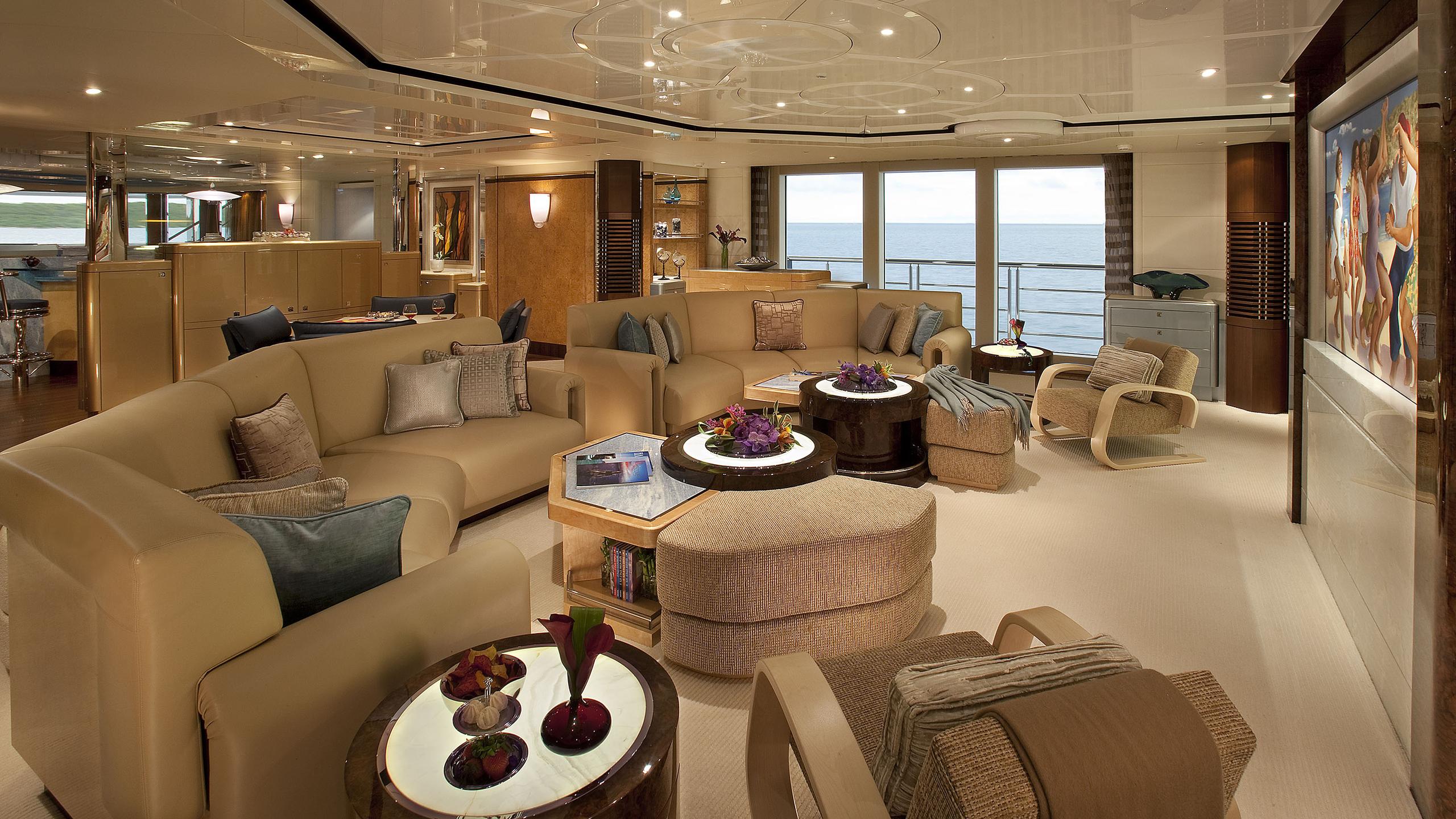 interior del yate Sycara-V 