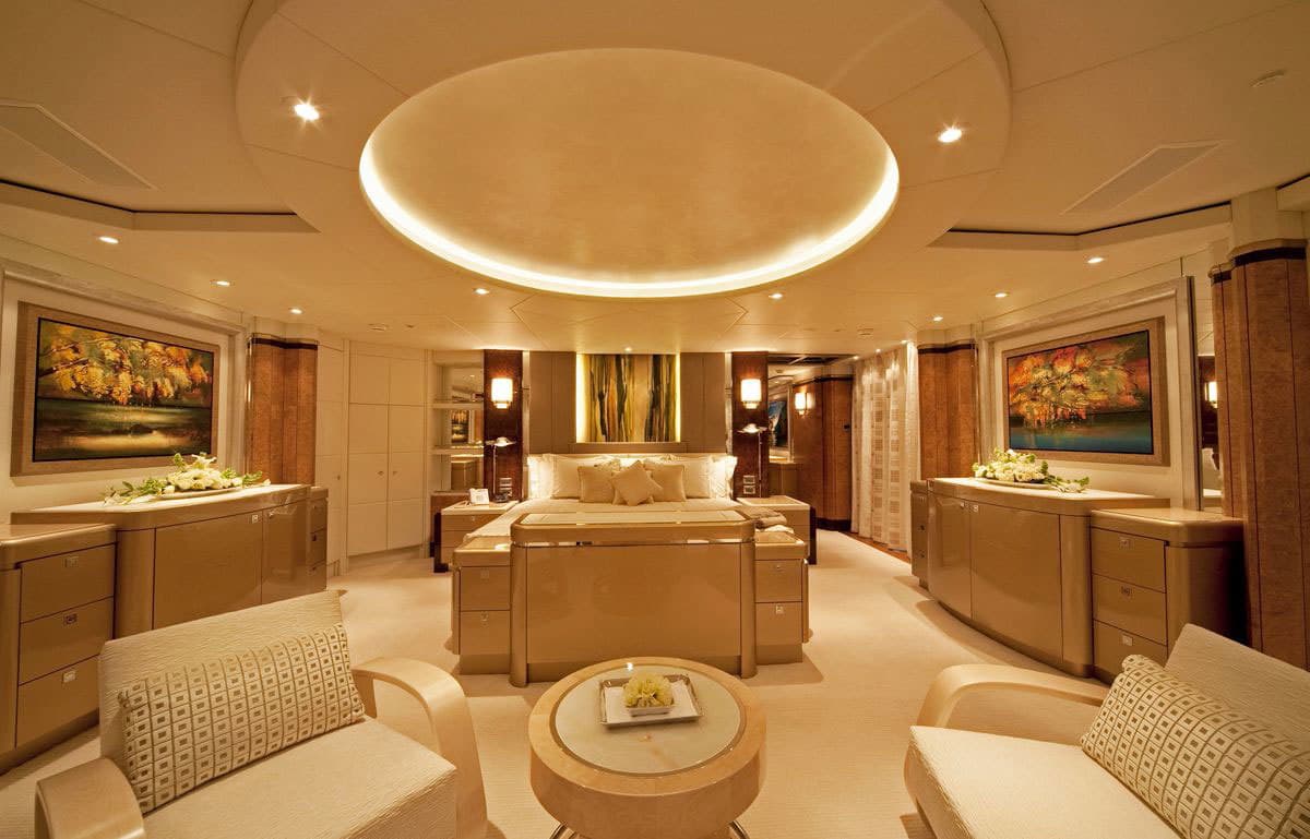 interno dell'yacht Sycara-V 