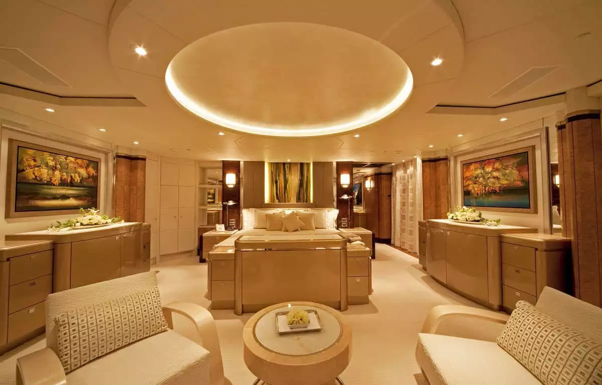 interno dell'yacht Sycara-V 