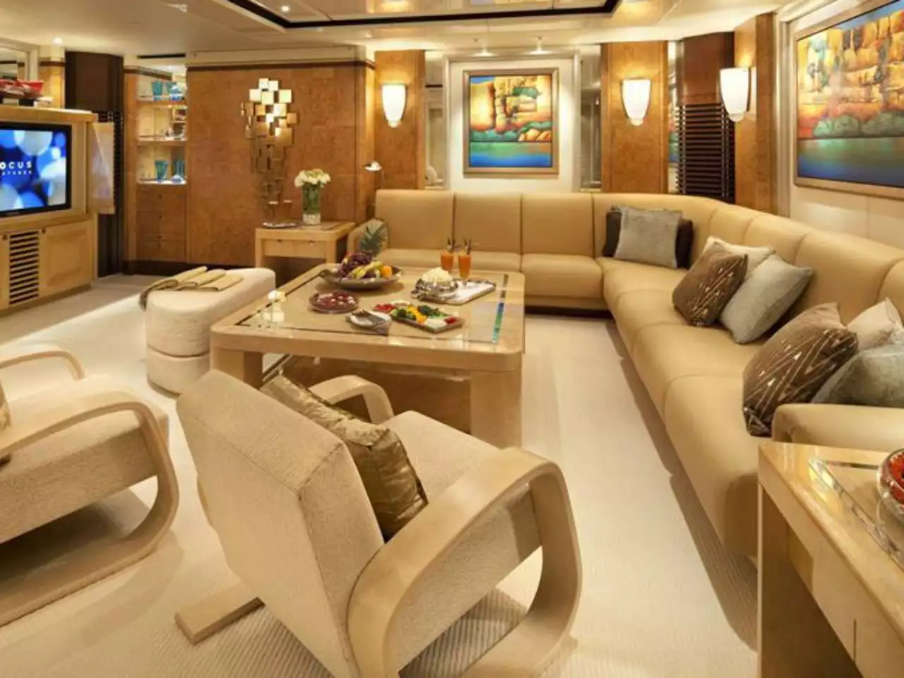 interno dell'yacht Sycara-V 