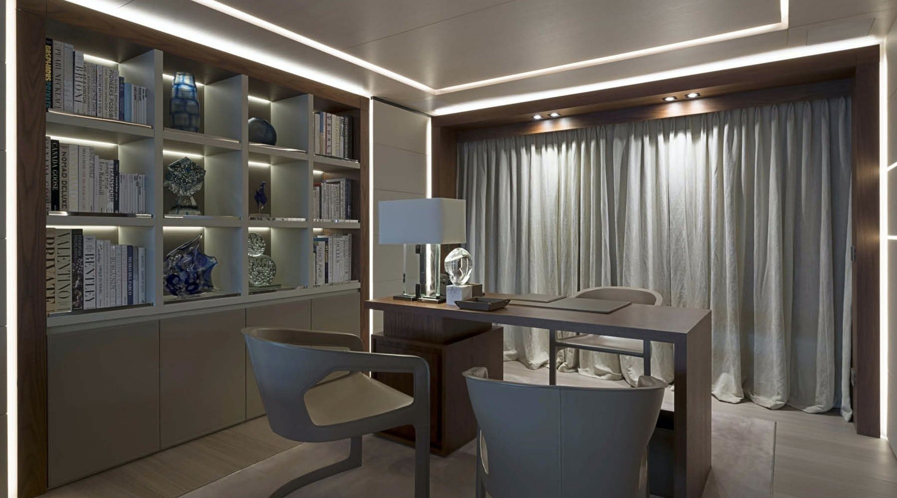 interno dell'yacht Utopia IV