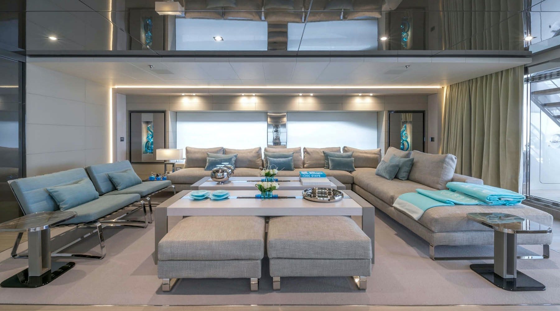 interno dell'yacht Utopia IV