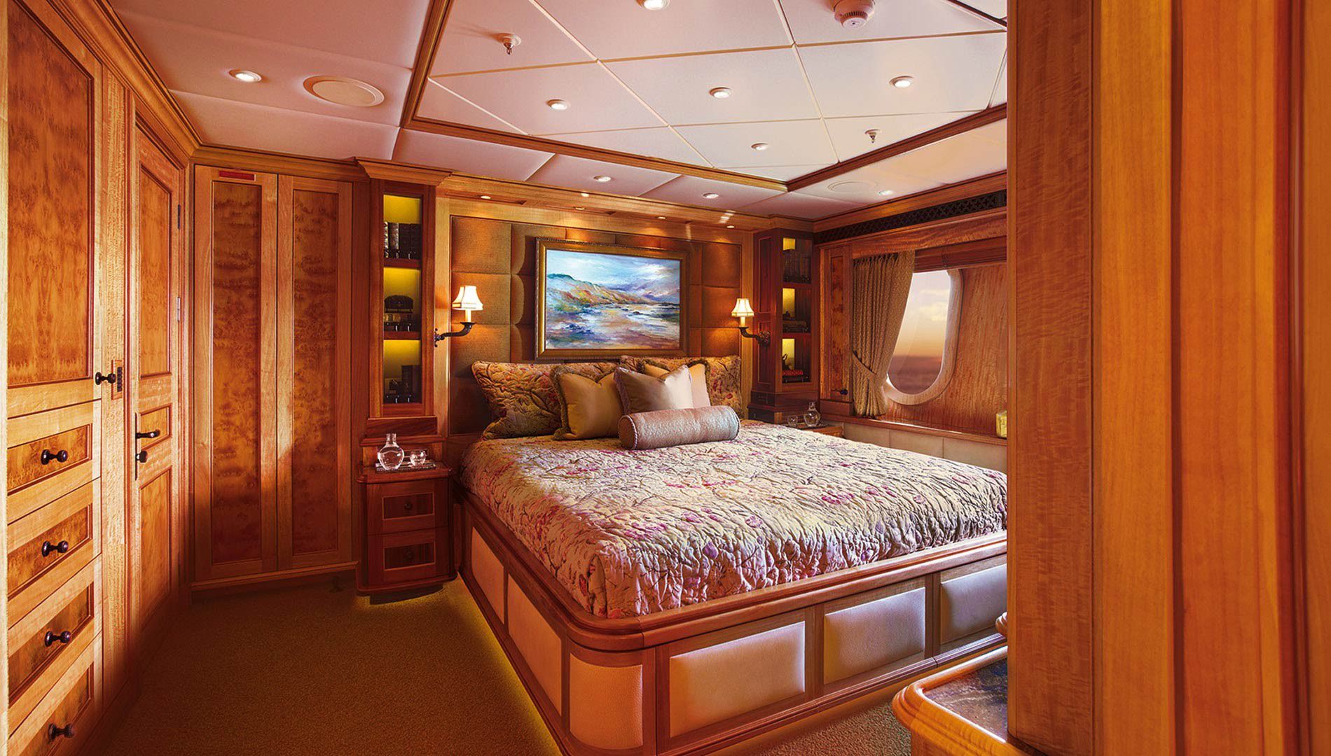 yacht Unbridled interior
