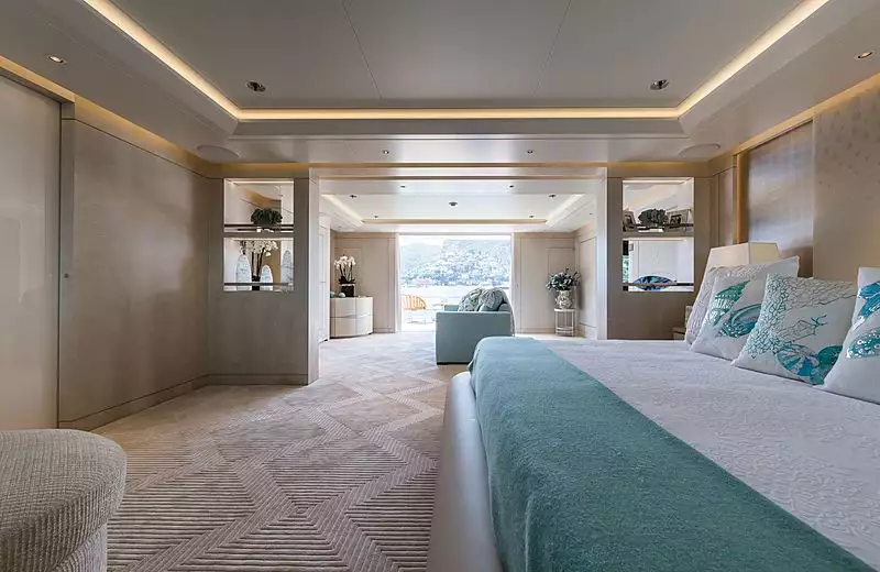 yacht Volpini interior