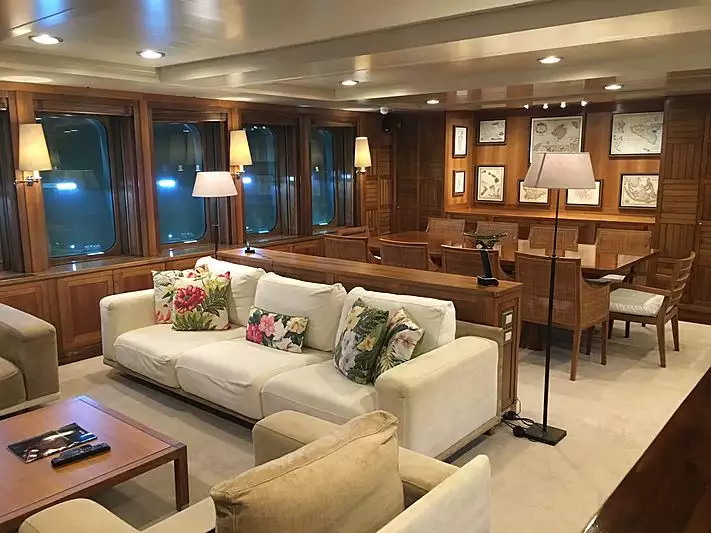 yacht Anawa interior