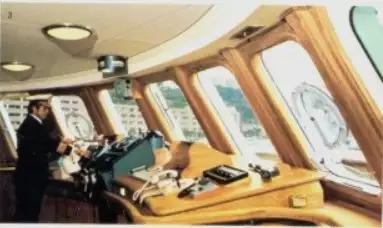 interno dell'yacht Atlantis II