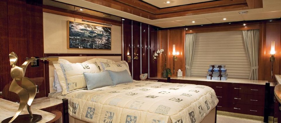 reef chief yacht inside