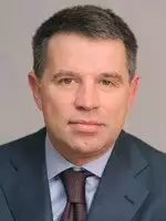 Andrei Komarov es el fundador del grupo ChPTZ. Ahora dirige Arkley Capital. Su patrimonio neto es de $1 mil millones. Era propietario del yate Arkley.