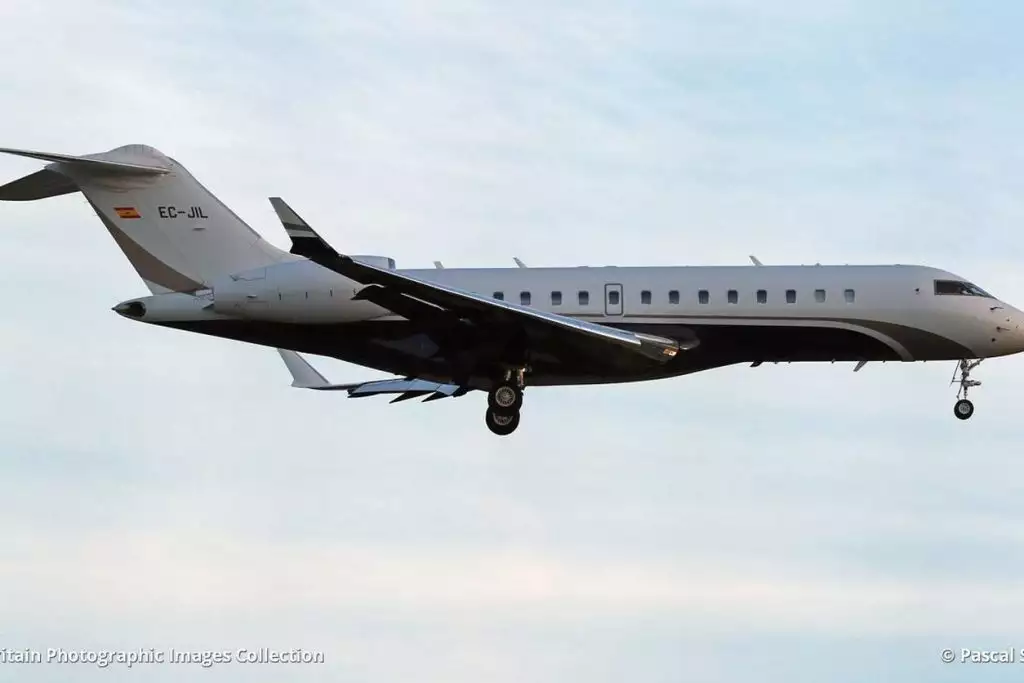 EC-JIL Global Express Isak Andic (مانجو)