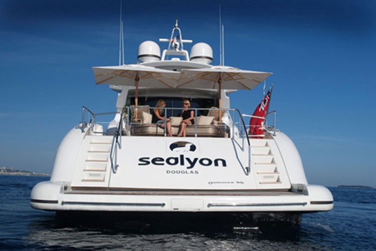Isa yacht Sealyon
