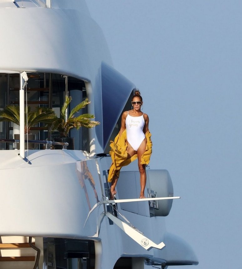 Jennifer Lopez yacht