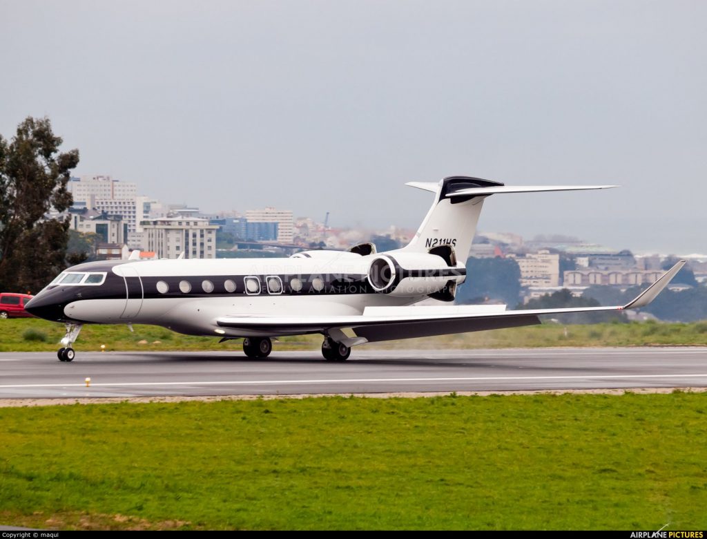 N211HS G650 هوارد شولتز